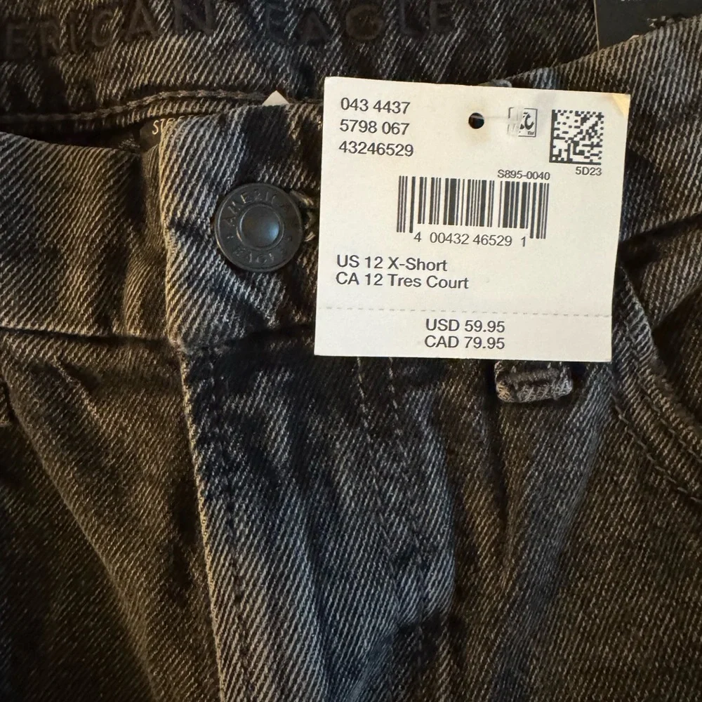 AE Women’s Curvy Straight Black Jeans 12 x-short NWT - Picture 3 of 4